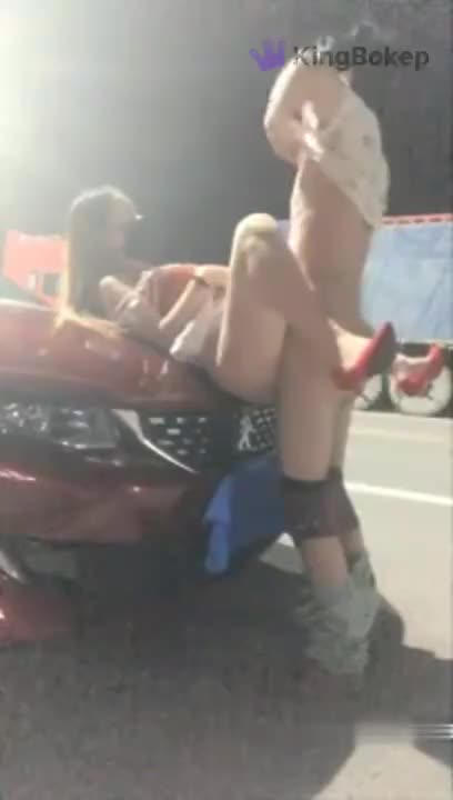Video Bokep Ngentot Di Atas Mobil