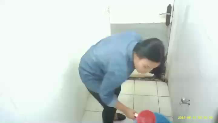 Bokep Terbaru Ngintip Ditemenin Temen Pipis 2015 Part 2