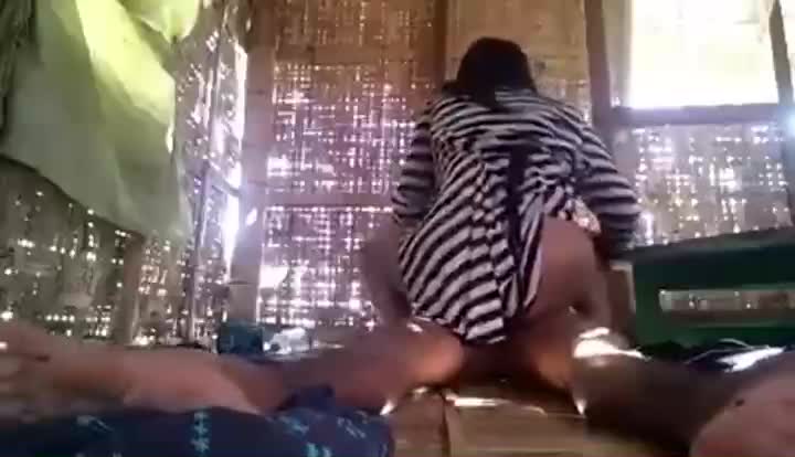 Nonton Bokep Anak Kampung Mesum di Gubug Part 2