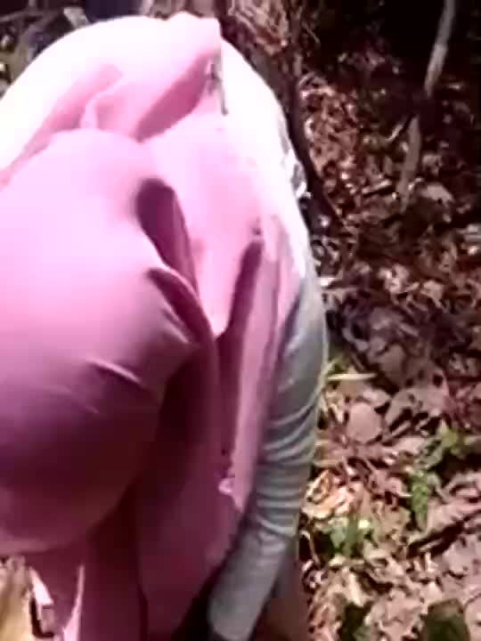 Bokep Viral Scandal Jilbab Pink Di Hutan Jangan Rekam Mukaku