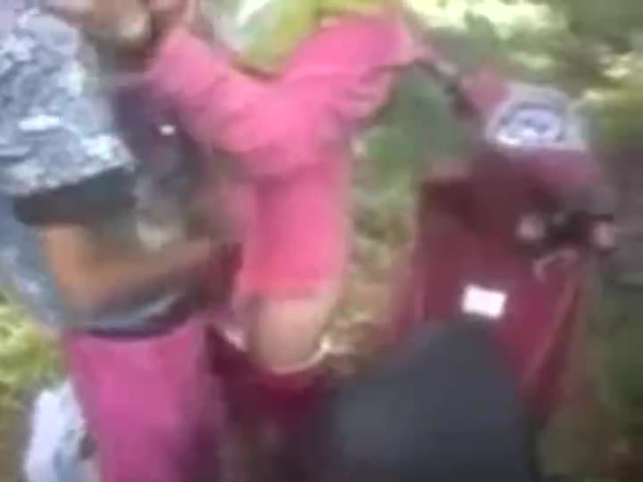Nonton Bokep Anak SMP Ngentot Di Tengah Hutan