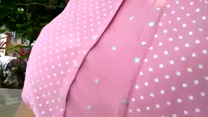 Nonton Video Pembantu Di Grepe Toket Nya Di Komplek Baju Pink