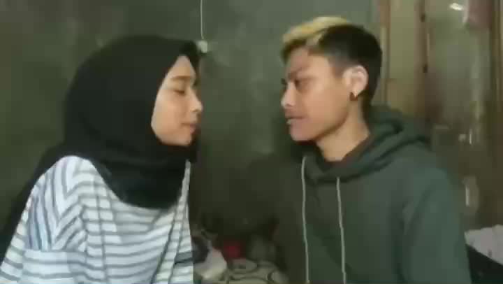 Nonton Video Jilbab Biru Erika Sang Youtuber